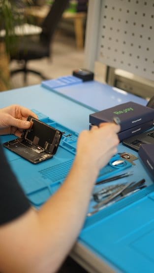 Így használjuk a karácsonyra kapott okostelefont, hogy a lehető legtovább bírja