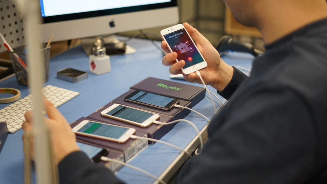 Így használjuk a karácsonyra kapott okostelefont, hogy a lehető legtovább bírja