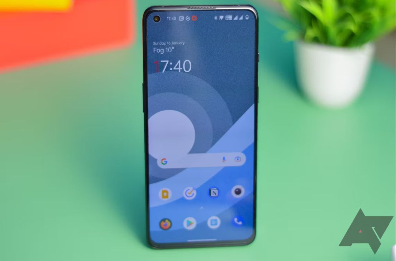 A OnePlus örökre ingyen javítja a zöld vonal kijelző problémáját, de van egy bökkenő