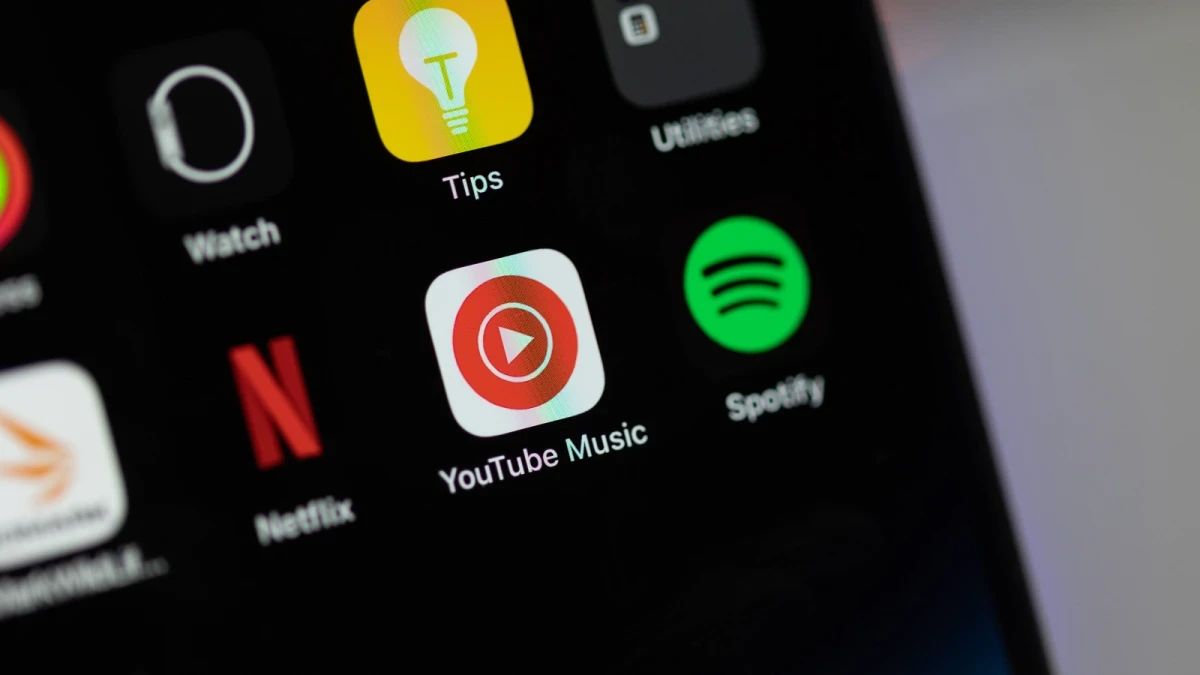 A YouTube Music automatikusan letölti 500 kedvenc zeneszámát iPhone-ra