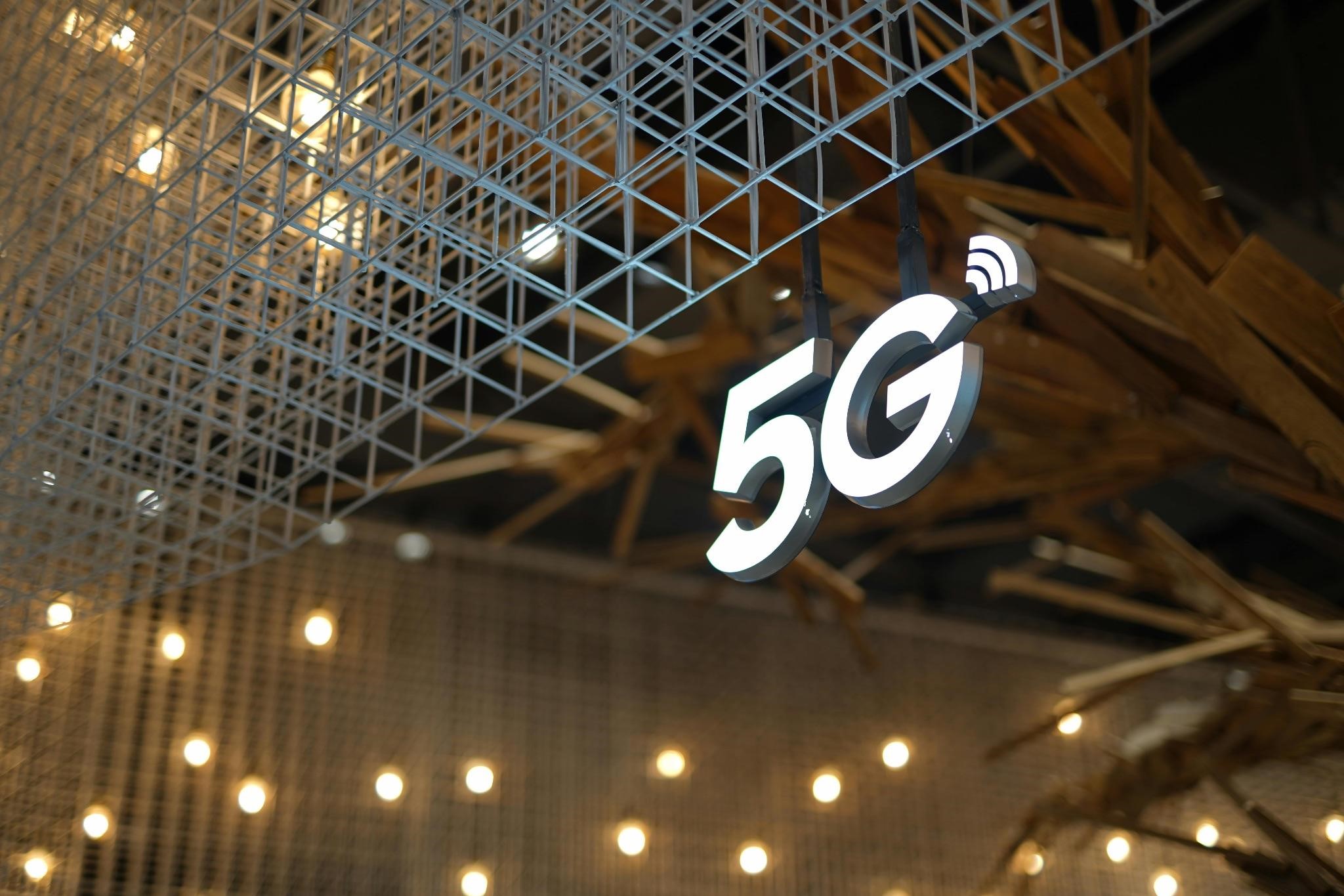 Hogyan javítja az 5G technológia az online kaszinó élményét?