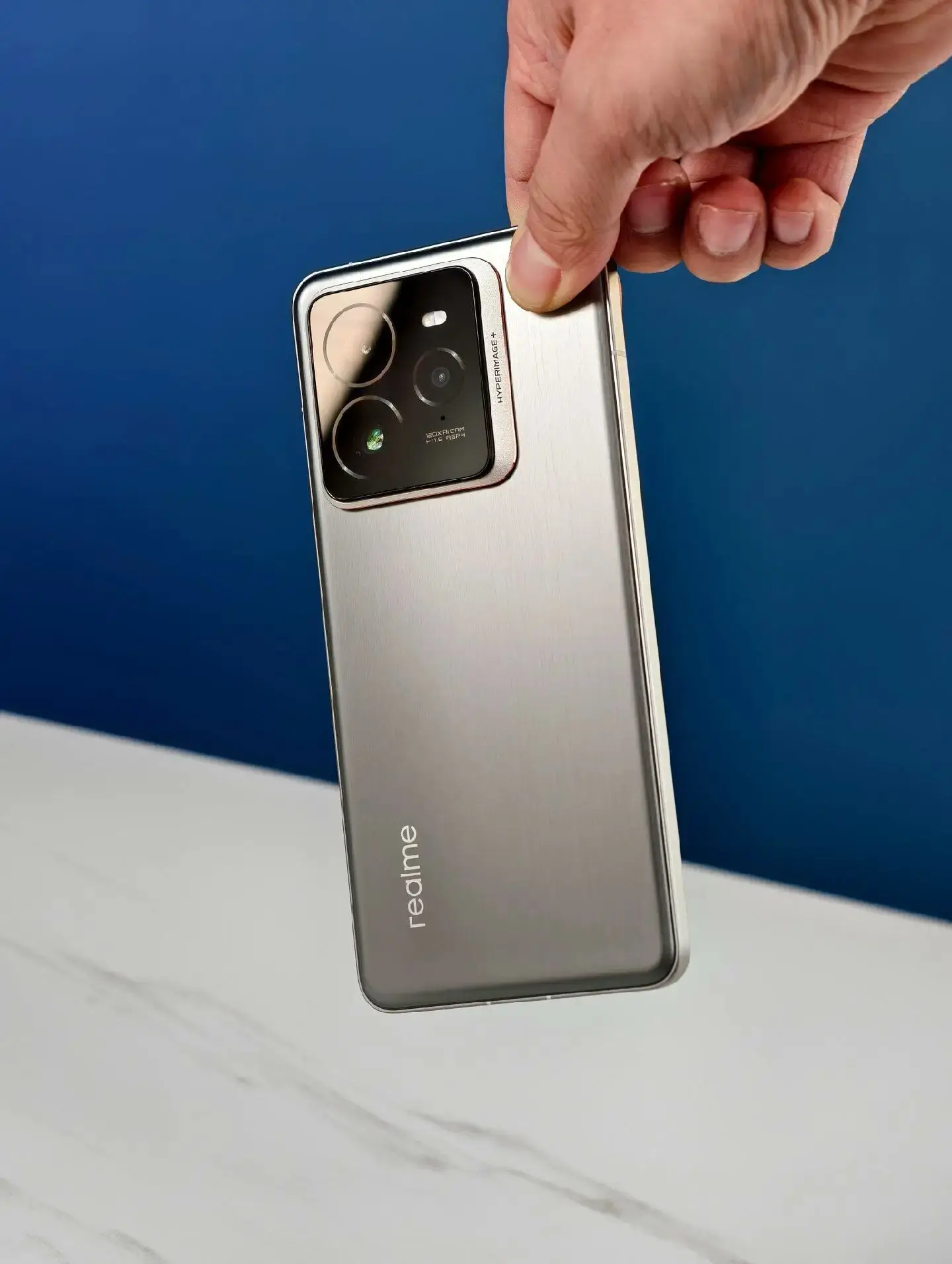 Ne hagyd, hogy az Apple és a Samsung azt mondja, a számok nem számítanak: a Realme őrületes új csúcsmobilja a bizonyíték