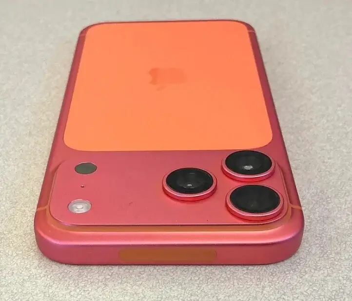 Színváltó iPhone botrány: az iPhone 17 Pro Cosmic Orange-ból Rose Goldra változik