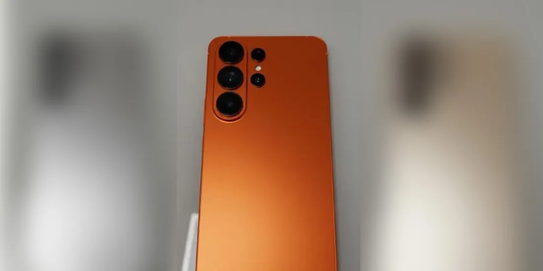 Apple nyomában: narancsszínű Galaxy S26 Ultra szivárgott ki – az új „Cosmic Orange” inspiráció?
