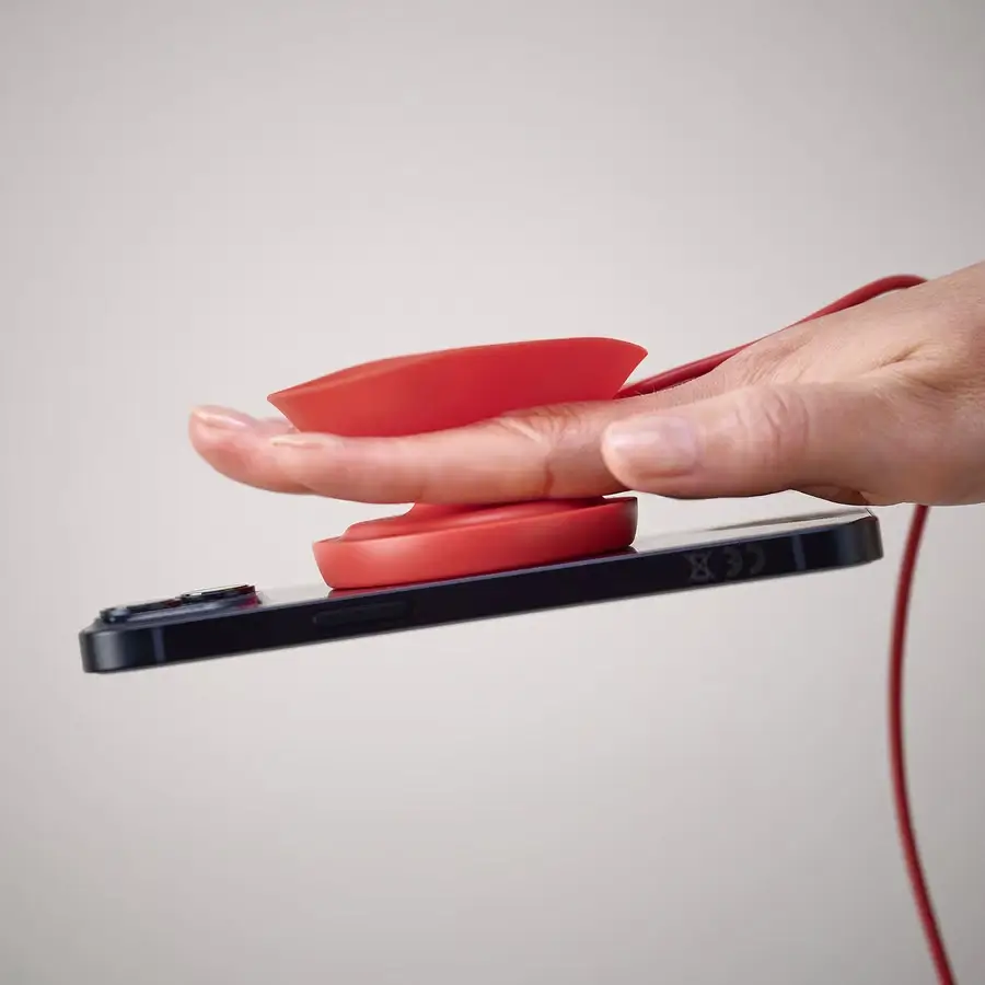 Meglepő extrákat rejt az IKEA új, fánk formájú Qi2 vezeték nélküli töltője