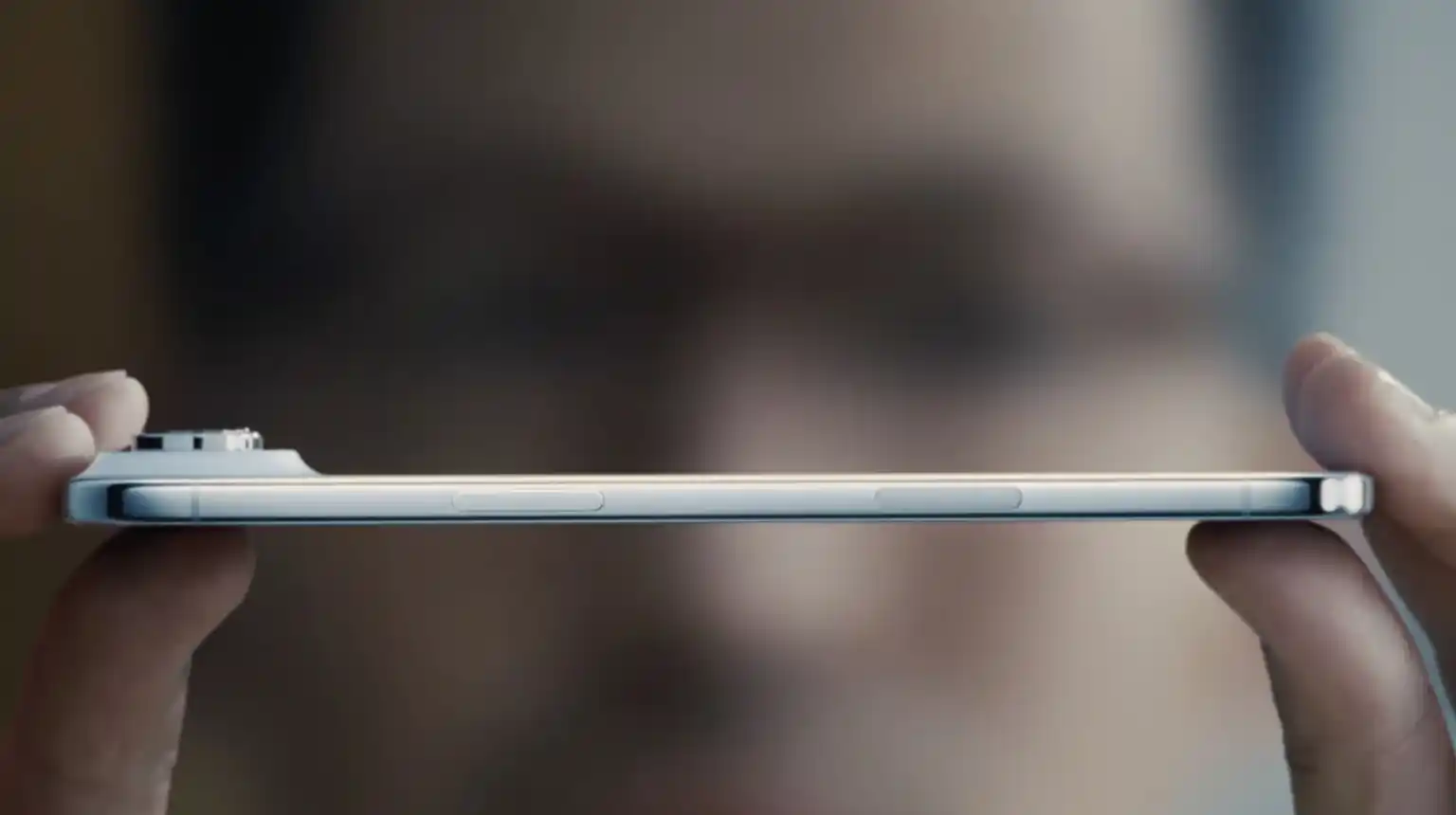 Apple iPhone Air: 5,6 mm vékony titán testtel és MacBook Pro erővel