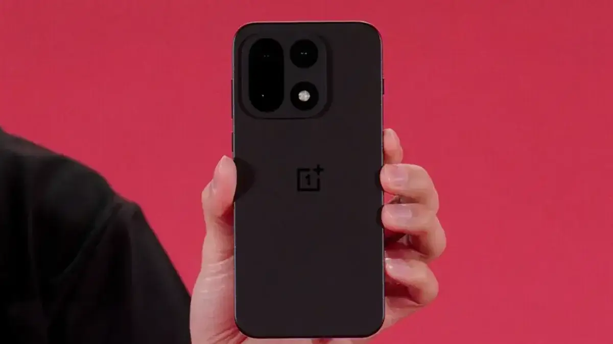 OnePlus 15: az első hivatalos bemutató, hatalmas dizájnváltással és az új csúcs processzorral