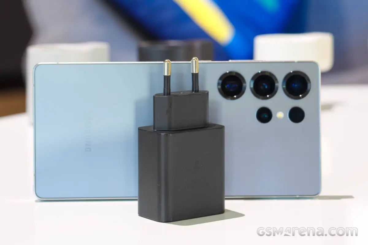 Új címkét kapnak az okostelefonok és tabletek az EU-ban júniustól – a cél az üzemidő és hatékonyság feltüntetése