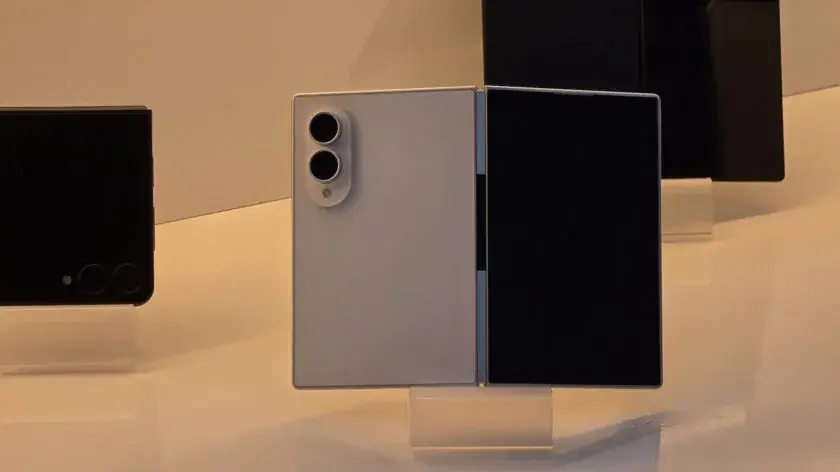 A Samsung a Galaxy Z Fold8-ra teszi a tétet: a szélesebb kialakítás lehet az idei sláger
