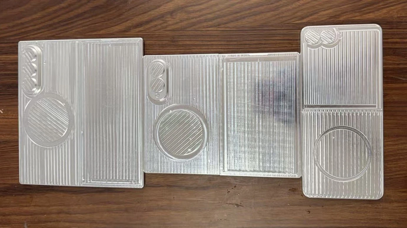 Három új Samsung hajlítható mobil szivárgott ki egymás mellett