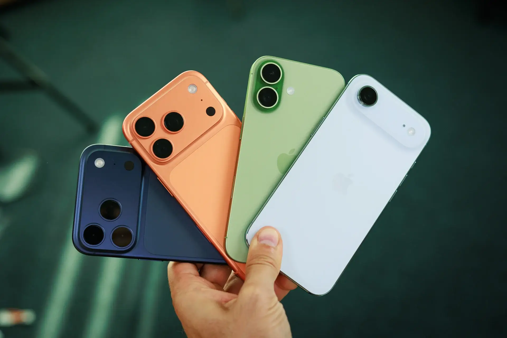 Három zseniális ok, amiért az Apple elhalasztotta az alap iPhone 18-at