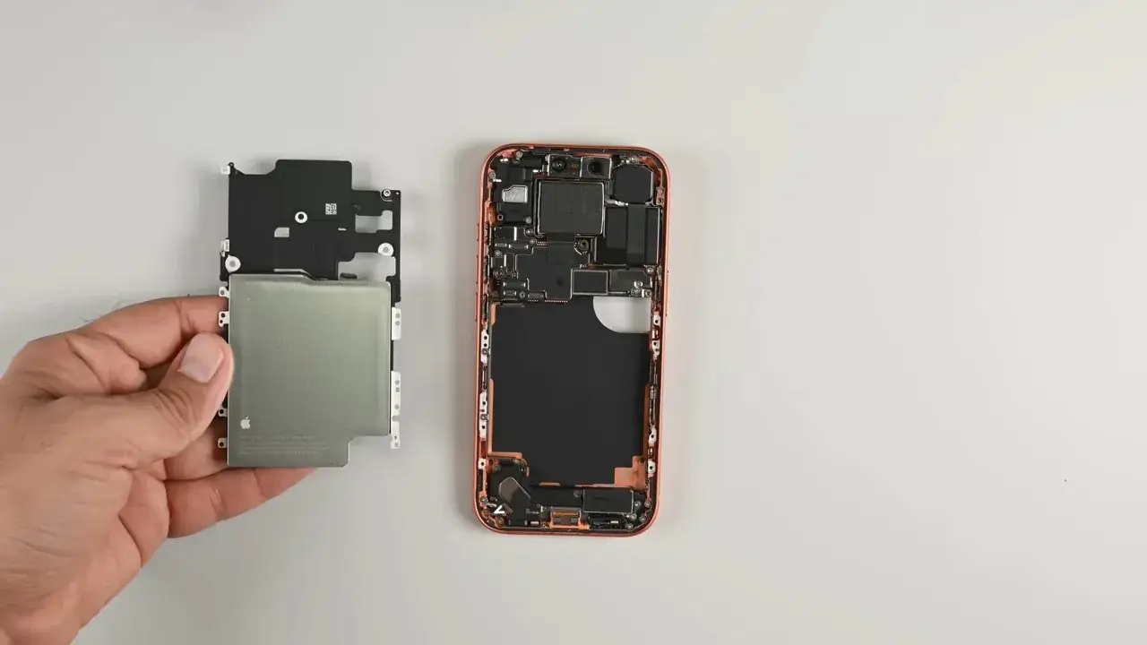 10.000 mAh-s akkumulátort kaphatnak az Android csúcsmobilok az Apple-nek köszönhetően