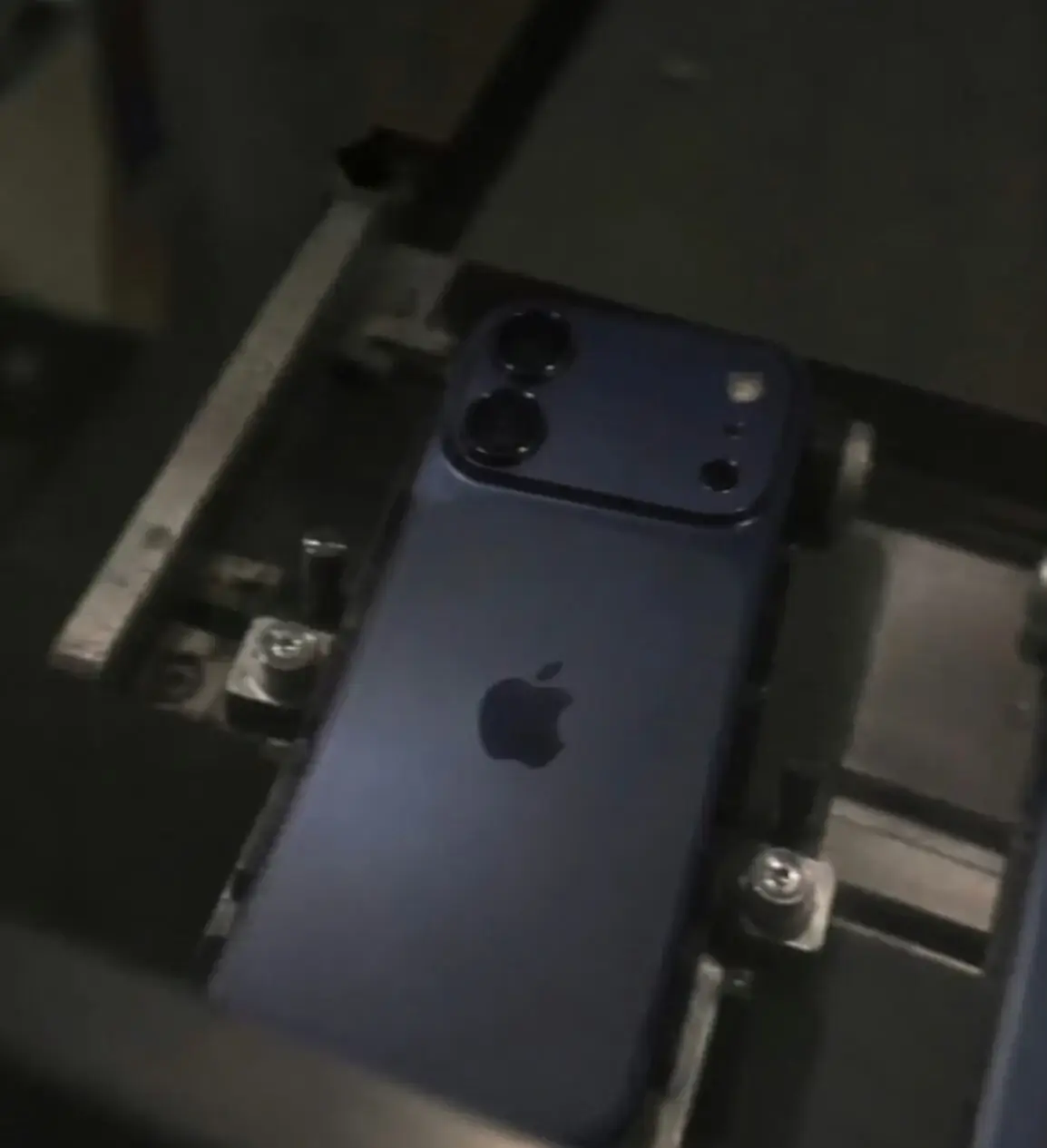 Három színben látható az Apple iPhone 18!