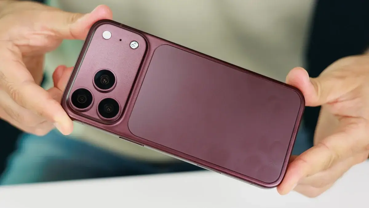 Máris megjelentek a zöld és rózsaszín csíkok az iPhone 18 Pro kijelzőjén?