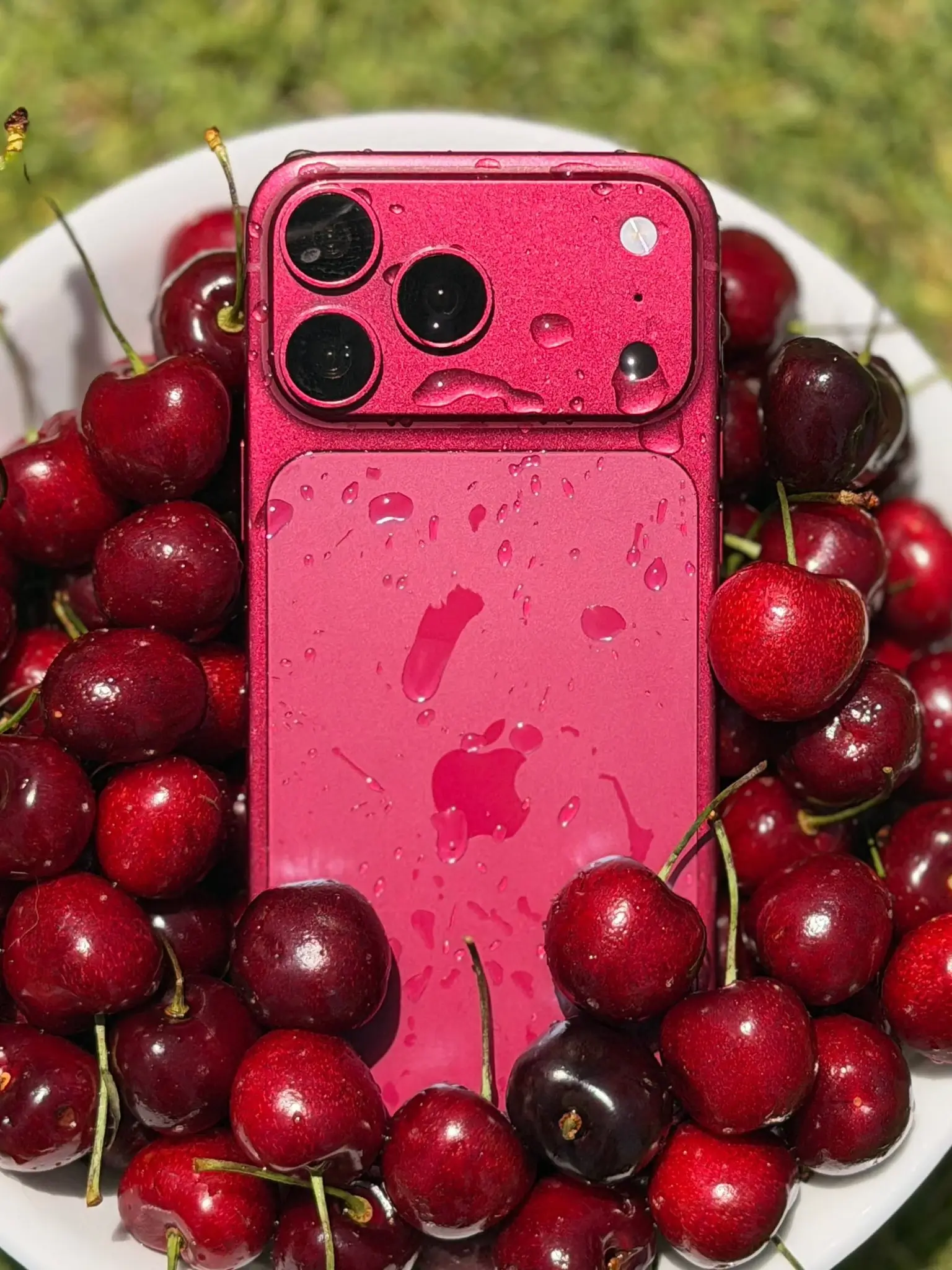 Élőképeken a Dark Cherry színű iPhone 18 Pro Max!