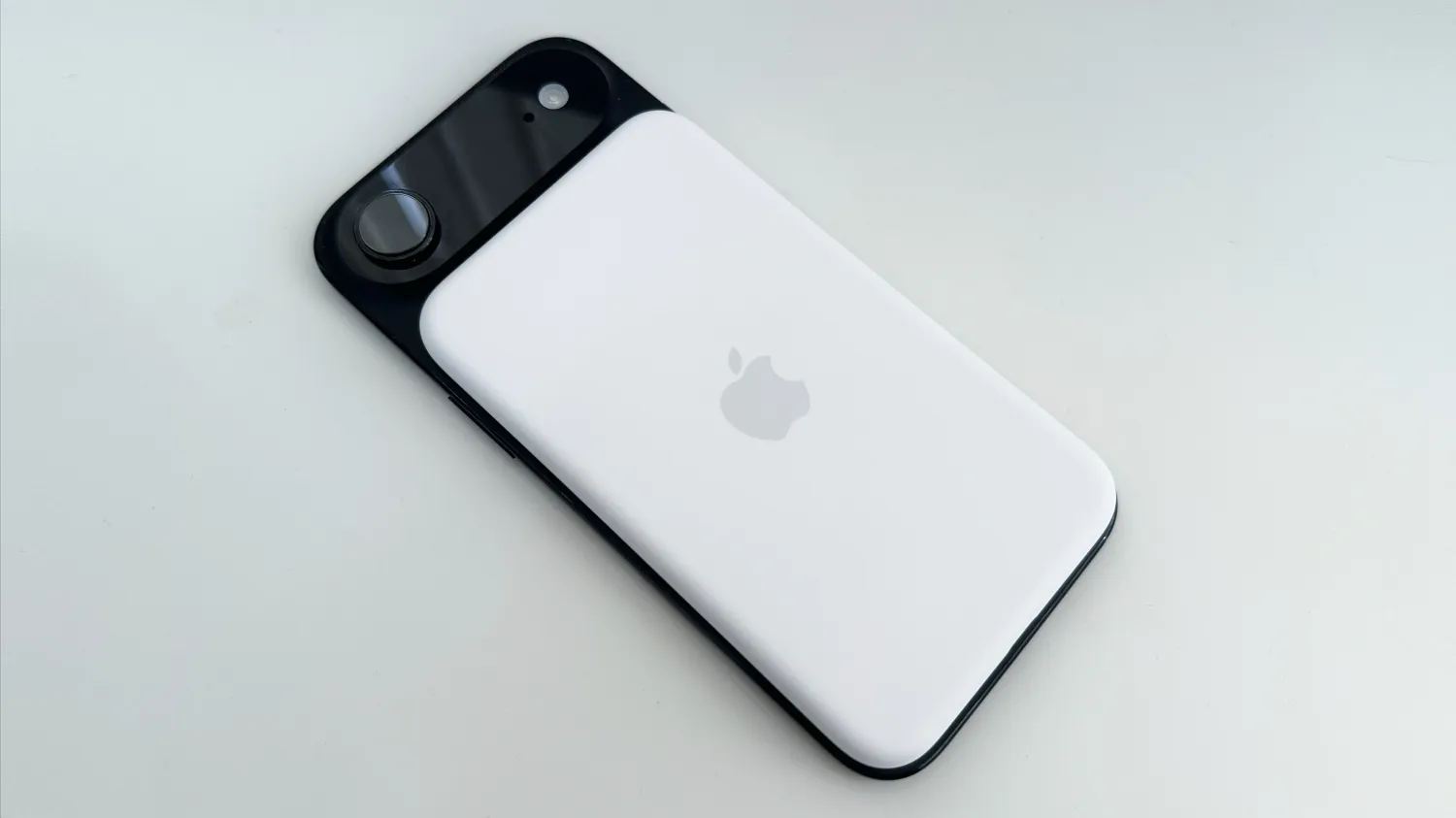 Eltűnhet a MagSafe az iPhone-okból? Meglepő pletyka kering