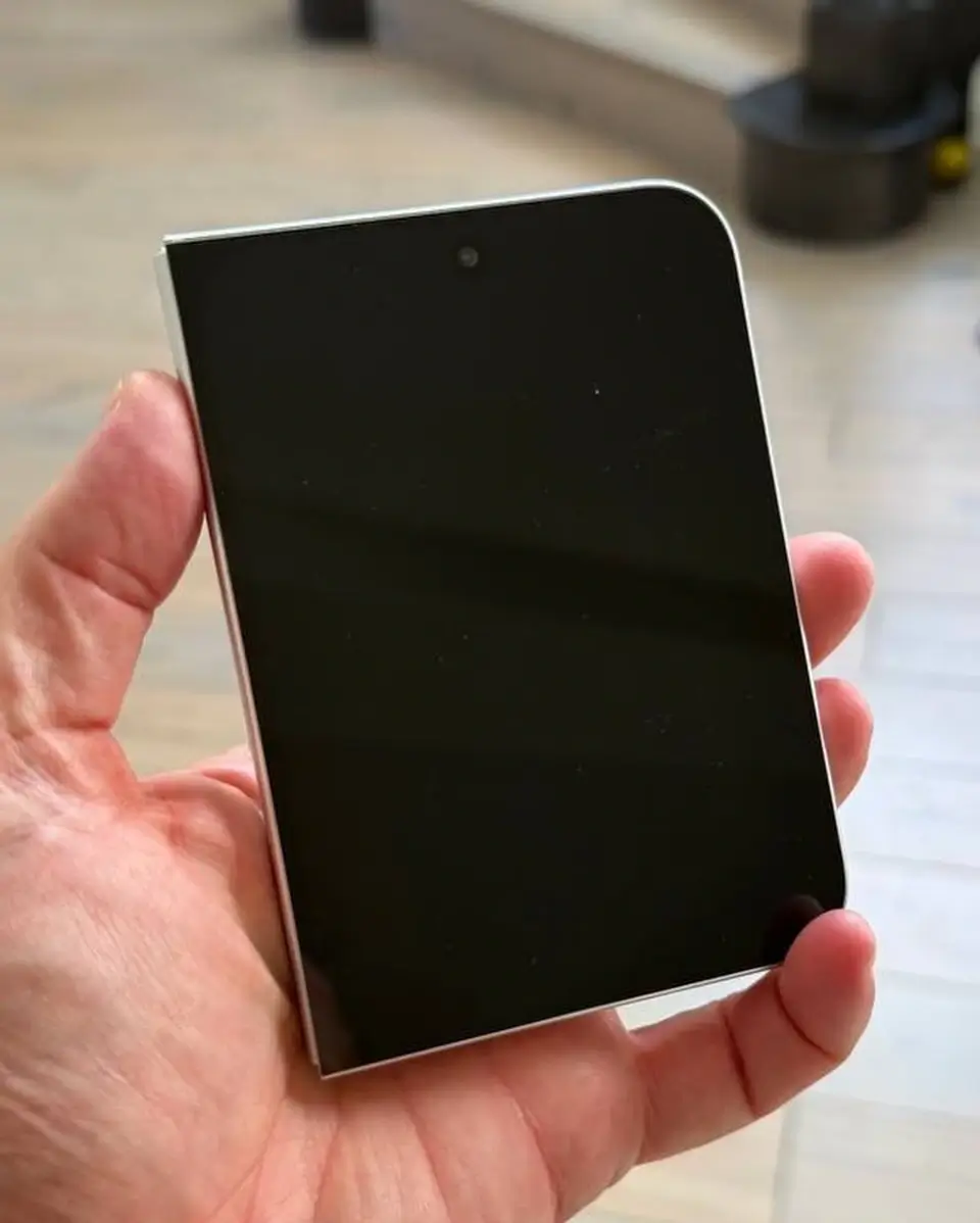 Új dummy mutatja meg minden eddiginél részletesebben az Apple iPhone Ultrát