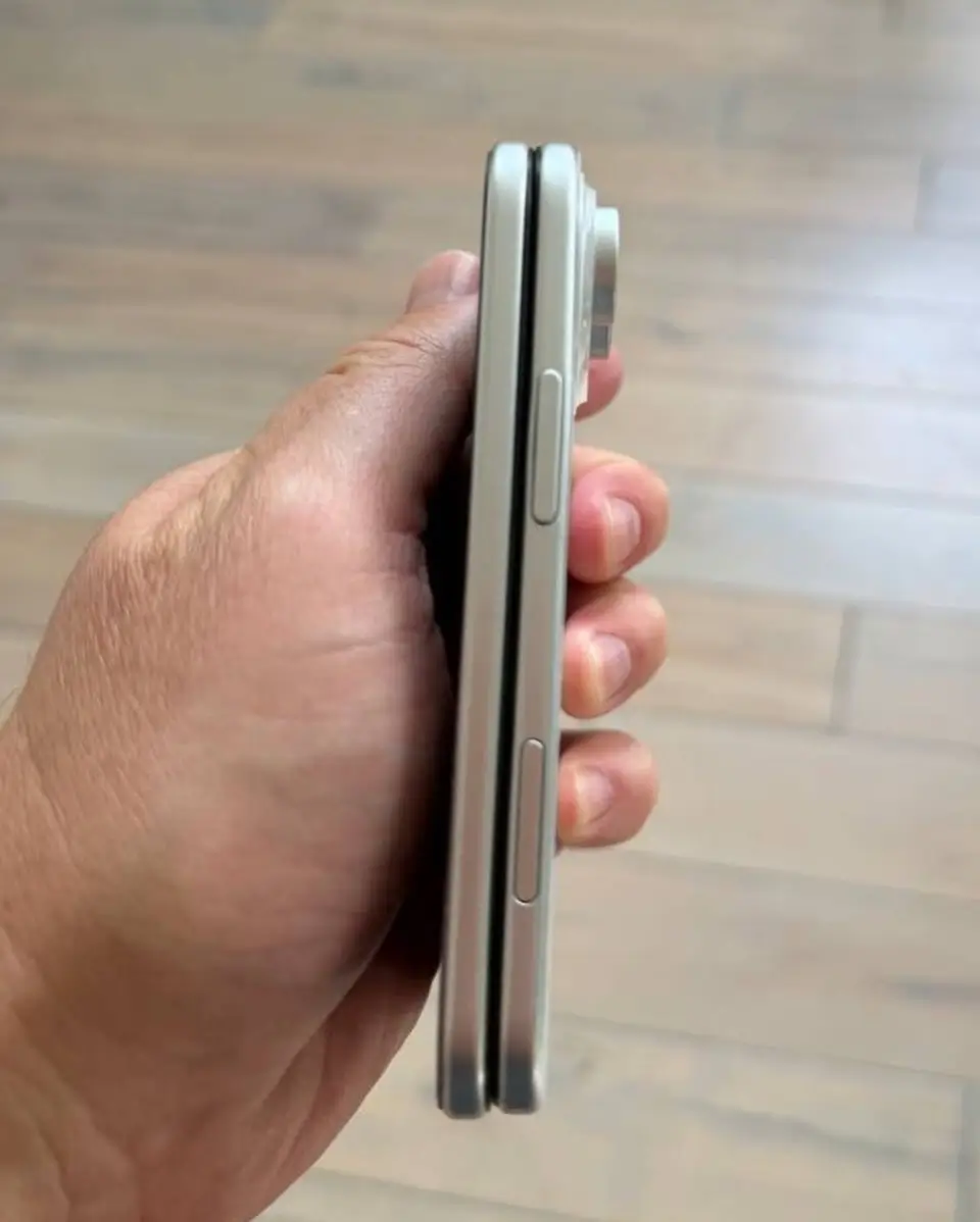 Új dummy mutatja meg minden eddiginél részletesebben az Apple iPhone Ultrát