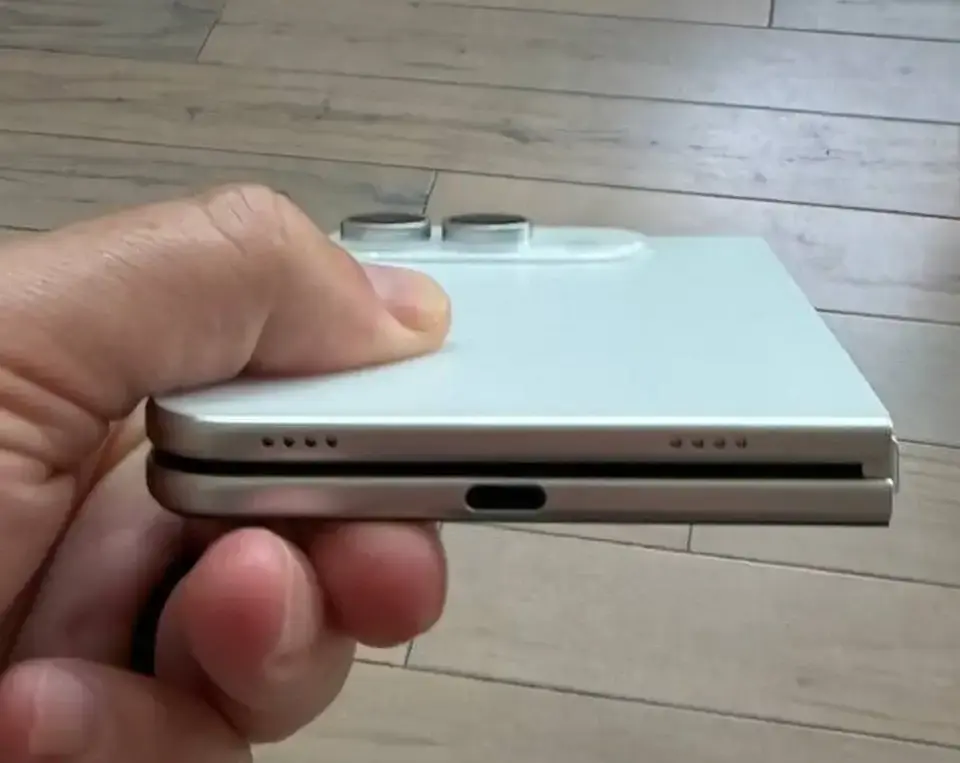 Új dummy mutatja meg minden eddiginél részletesebben az Apple iPhone Ultrát