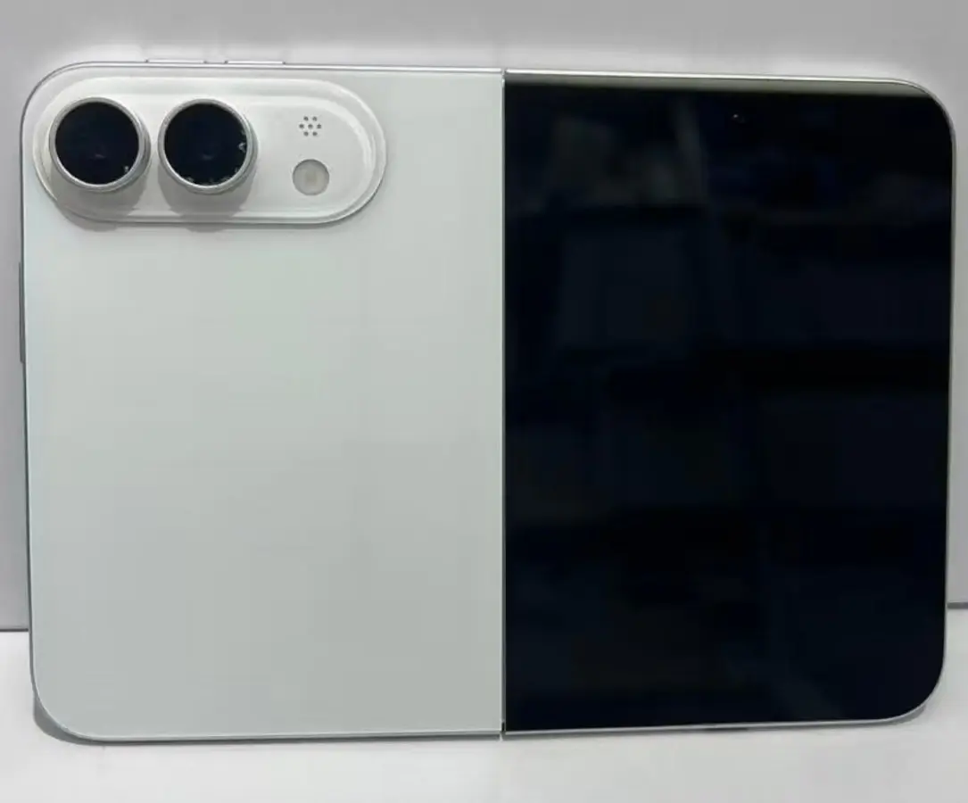 Az Apple hajlítható iPhone-ja még jócskán várat magára