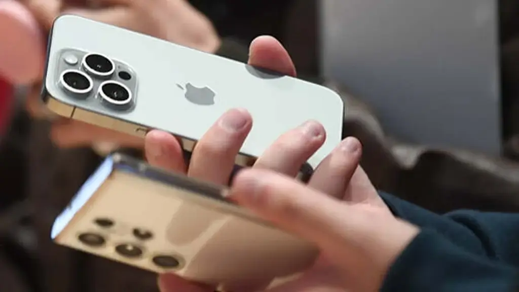 Az iPhone 18 Pro nyomására visszatérhet a változtatható rekesz a Samsung csúcsmobiljaiban?