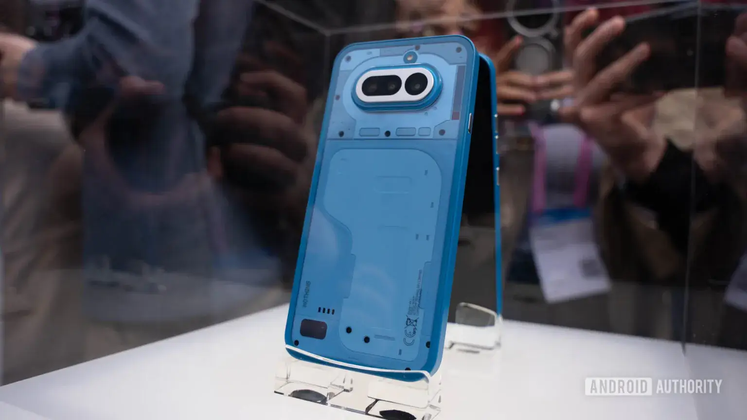 Reflektorfényben a Nothing Phone 4a az MWC 2026-on: merész színek és újragondolt Glyph dizájn