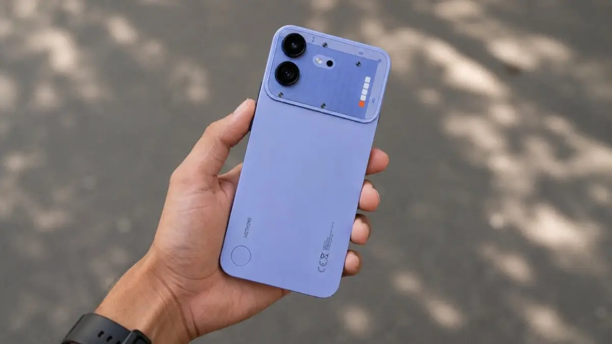 Kiszivárgott a Nothing Phone (4b): élő fotókon mindhárom színváltozat, extraként a specifikációk is