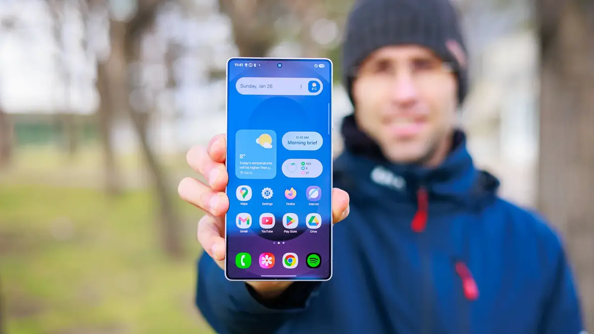 Hivatalosan is elindult a One UI 8.5, a régebbi csúcsmobilok is megkapják a Galaxy S26 legjobb újdonságait