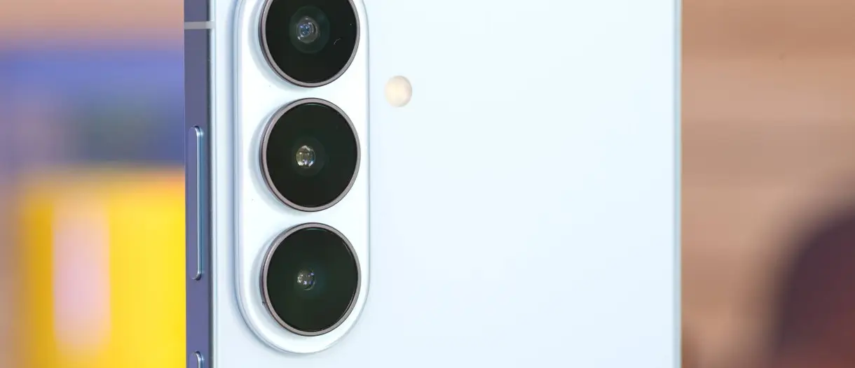 Komoly oka lesz: új kamera dizájnt hoz a Samsung Galaxy S27 széria