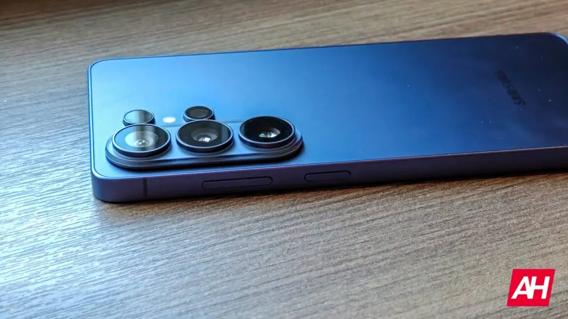 Három kamerára válthat a Galaxy S27 Ultra – meglepő döntésre készülhet a Samsung