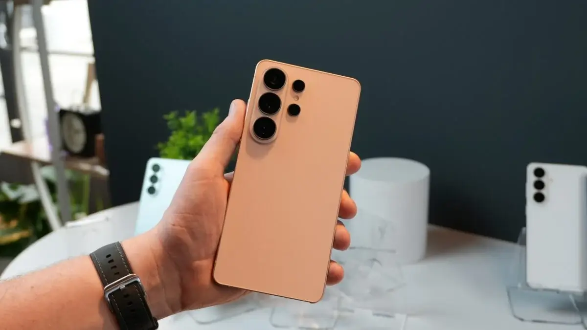 Mennyire strapabíró a Galaxy S26 Ultra? – Dobásteszt vizsgálta az új alumínium keretet