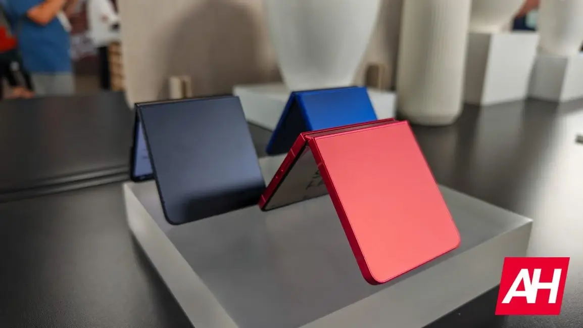 Kagyló formájú iPhone-on dolgozik az Apple – jöhet az „iPhone Flip”?