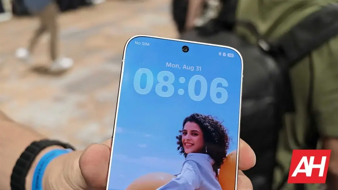 Ilyen telefont még nem láttál: a TECNO teljesen eltüntette a kijelző káváját