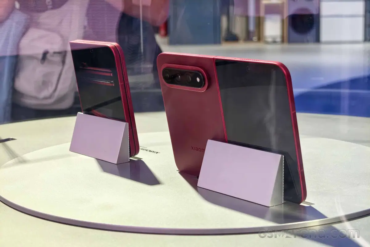 A kínai cég odacsapott a Samsungnak: brutális új hajlítható telefon lett a Xiaomi 18 Fold