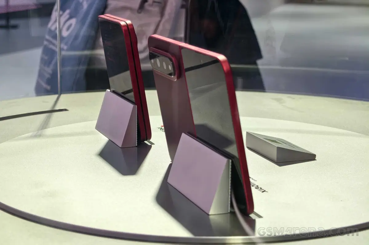 A kínai cég odacsapott a Samsungnak: brutális új hajlítható telefon lett a Xiaomi 18 Fold