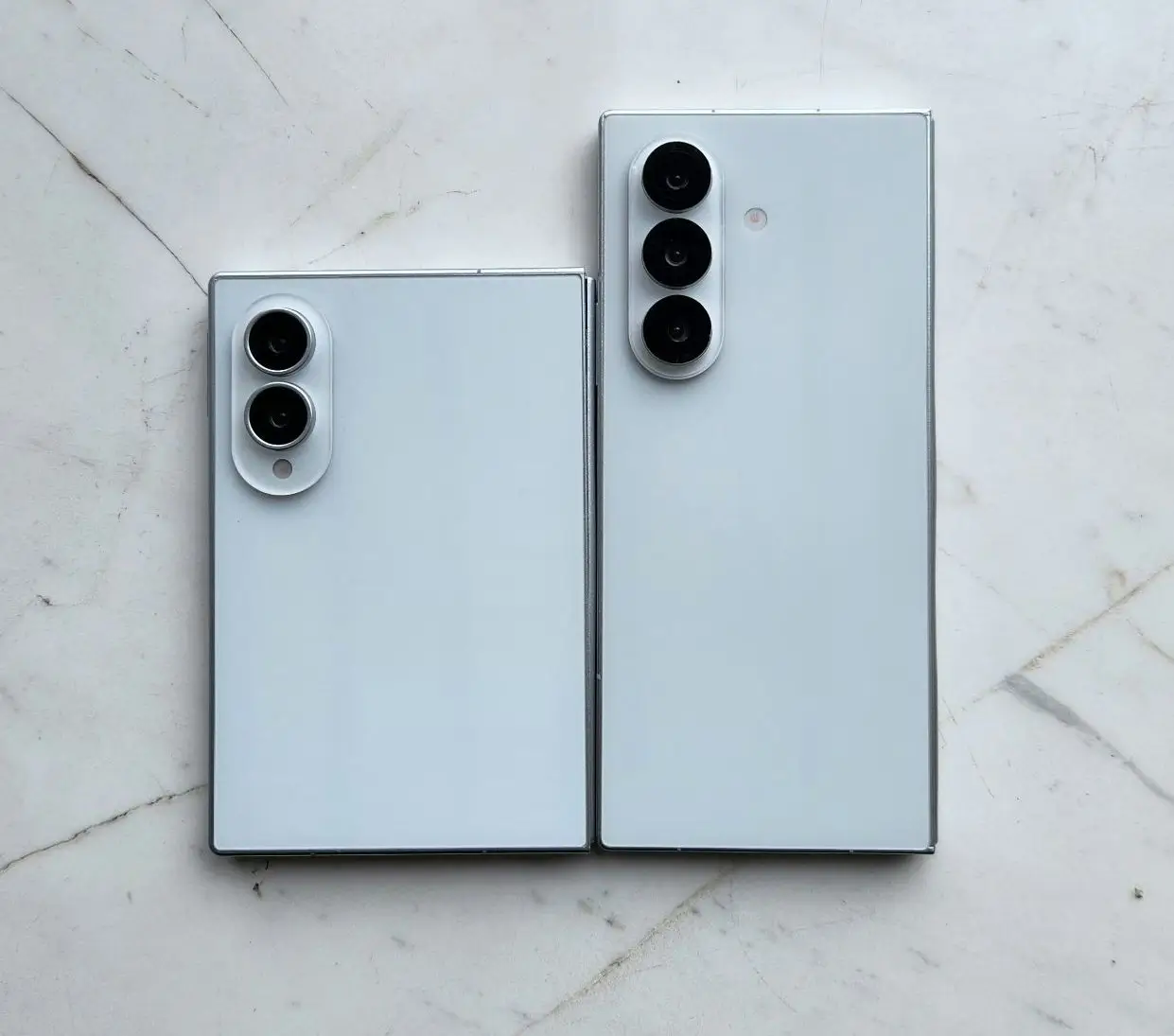 Samsung Galaxy Z Fold8 és Fold8 Ultra: Új képeken látható a két hajlítható csúcskészülék