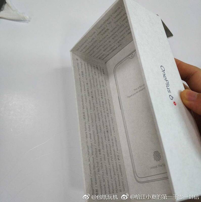 Itt a OnePlus 6T doboza és a tudása