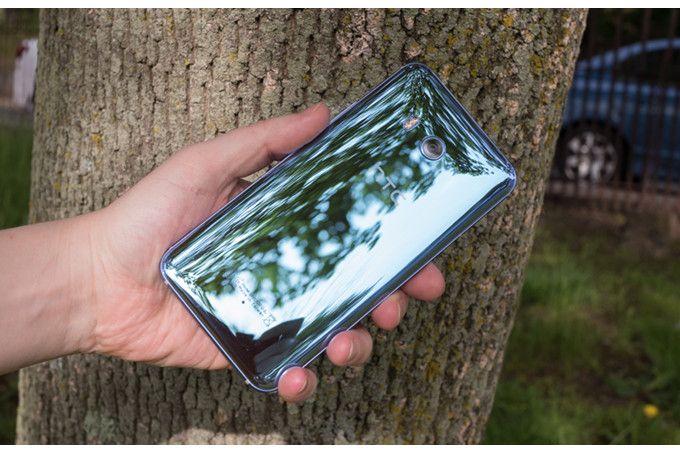 HTC U12: matt fehér hátlappal