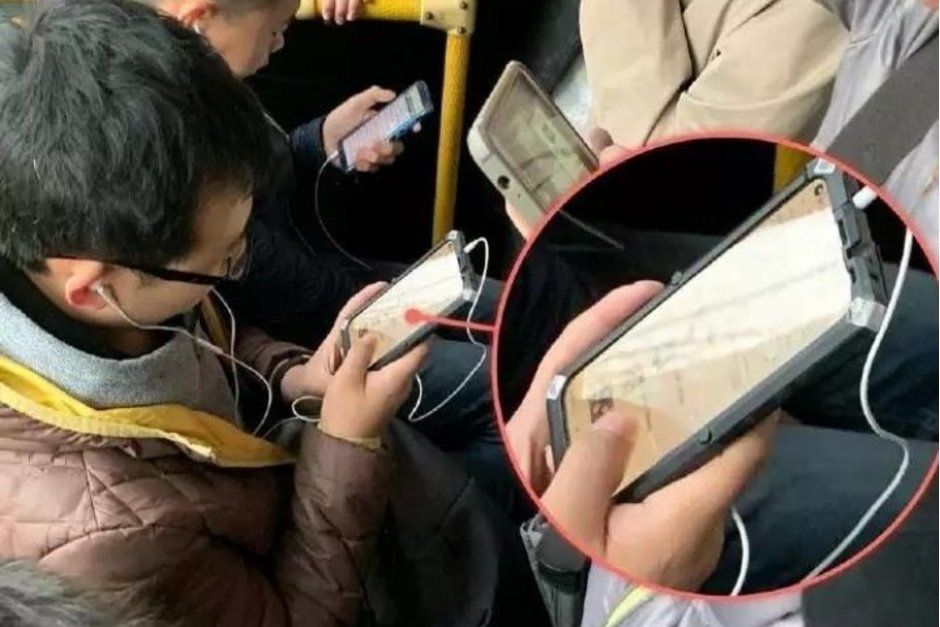 Huawei Nova 4: lyukkal a kijelzőben