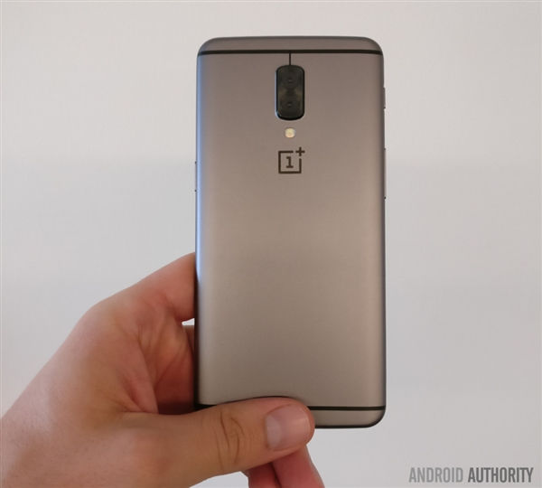 Élőben a OnePlus 5!
