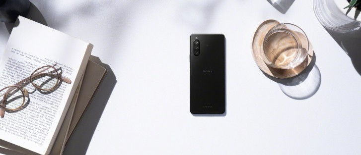 Itt az első OLED kijelzős Sony középkategóriás