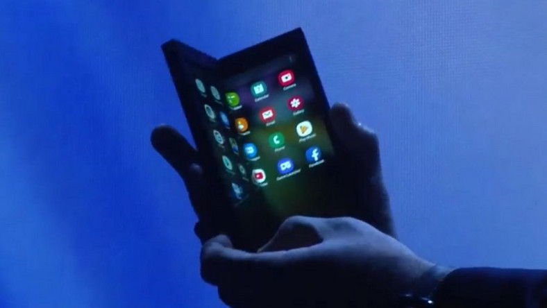 Egymillió összehajtható telefonnal készül a Samsung