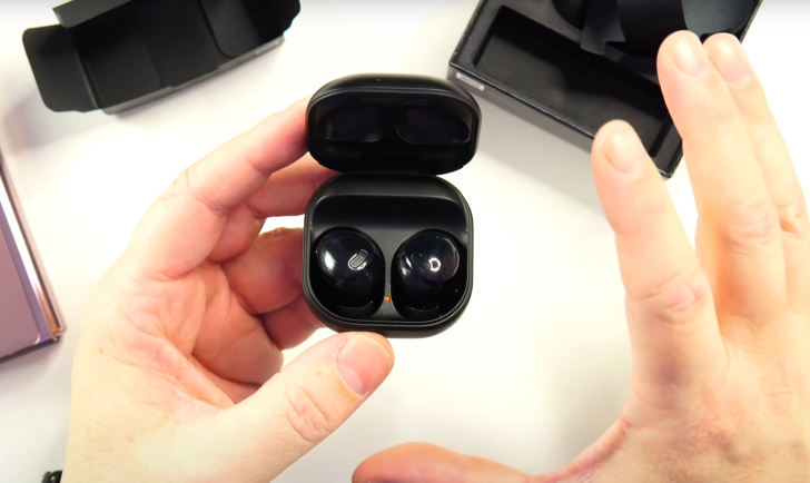Kézben a Galaxy Buds Pro (videóval)