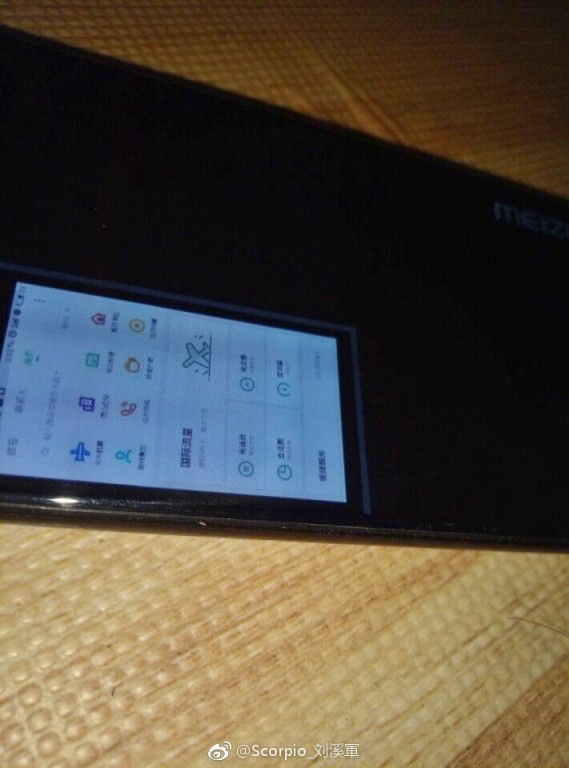 Videón a két kijelzős kínai telefon