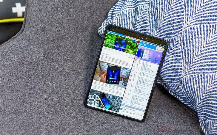Csak néhány piacra jöhet a hajlítható Samsung mobil