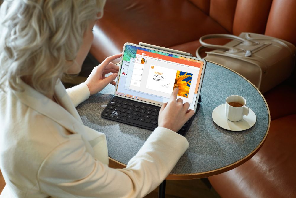 Vezeték nélküli és reverz töltéssel jön az iPad ellenfele