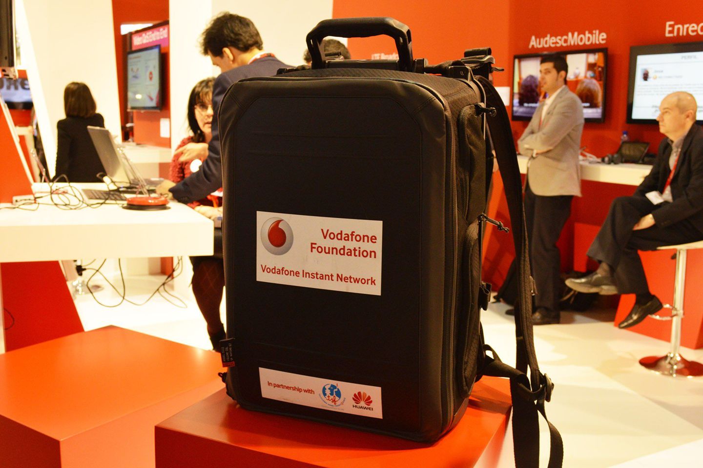 A Vodafone segíti a hurrikán áldozatait