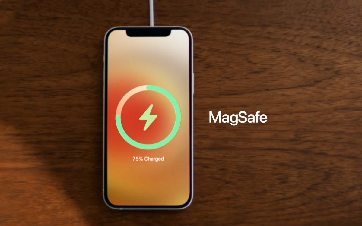 Az iPhone 12 mini is tölthető MagSafefel
