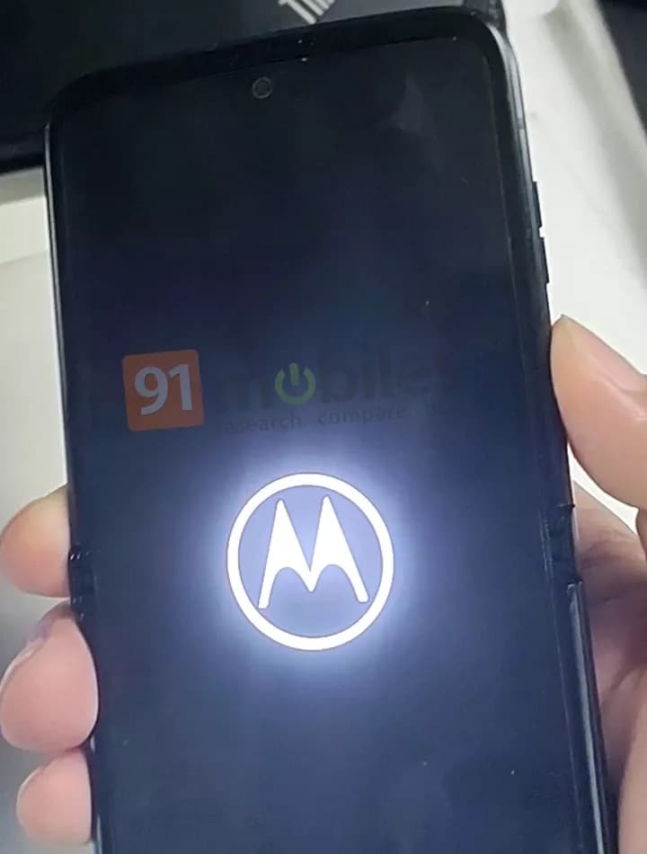 Motorola újratervezte az összecsukható zászlóshajó készülékét!