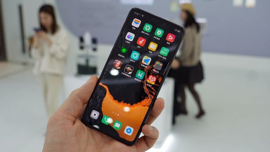 Jöhetnek a gomb nélküli mobilok!